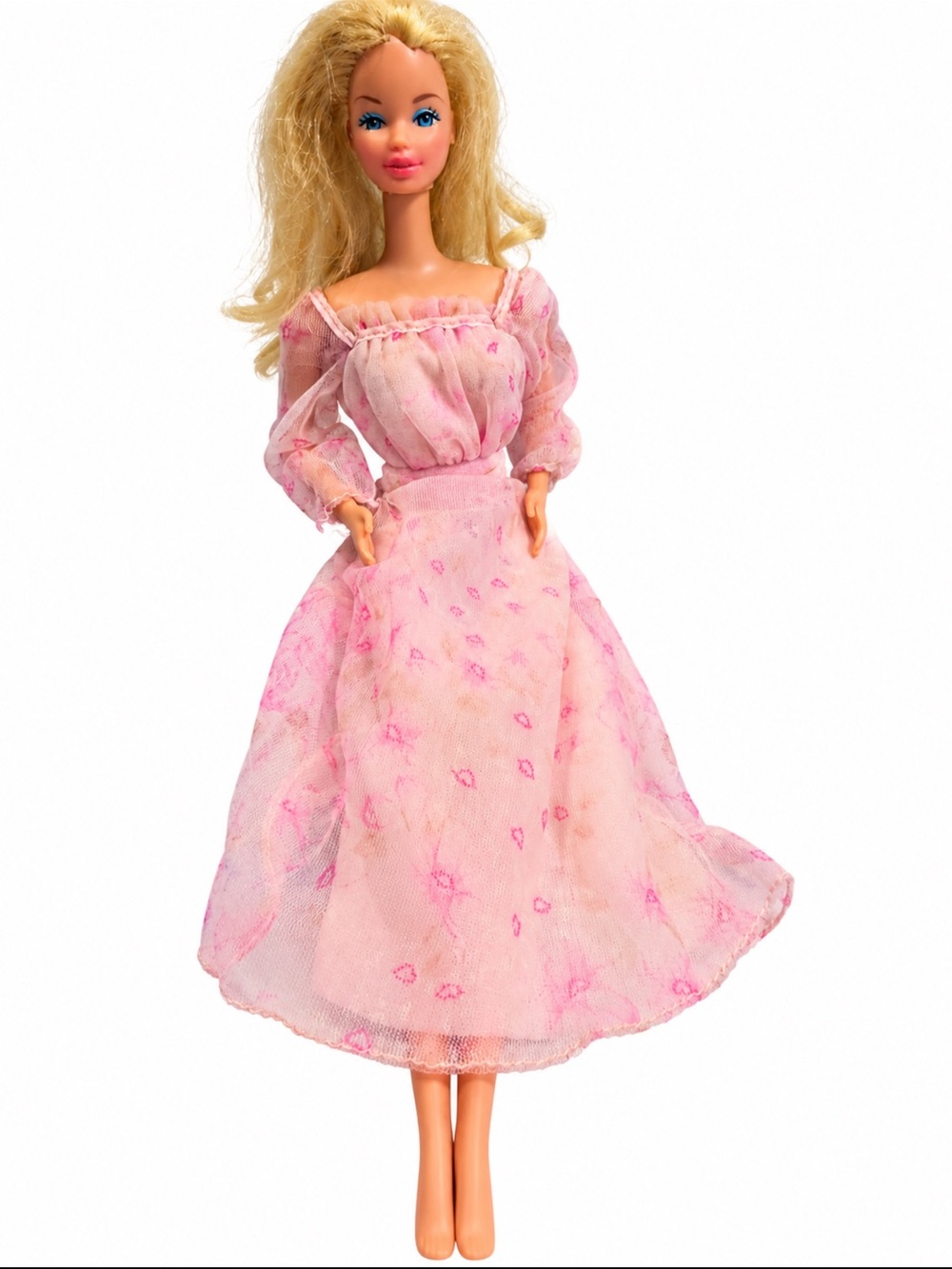 Vintage 1978 kissing Barbie in orginal dress.  Please see picture no shoes.
